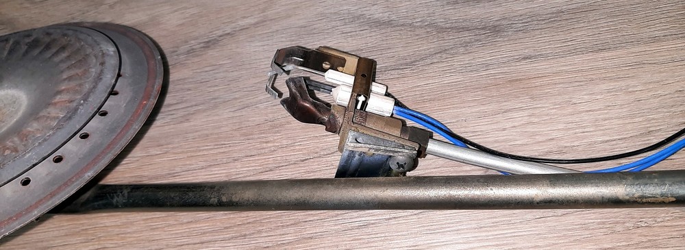 Pilot Igniter & Burner Assembly Q3400A1008 BradfordWhite MITW50L6BN12 Used Good