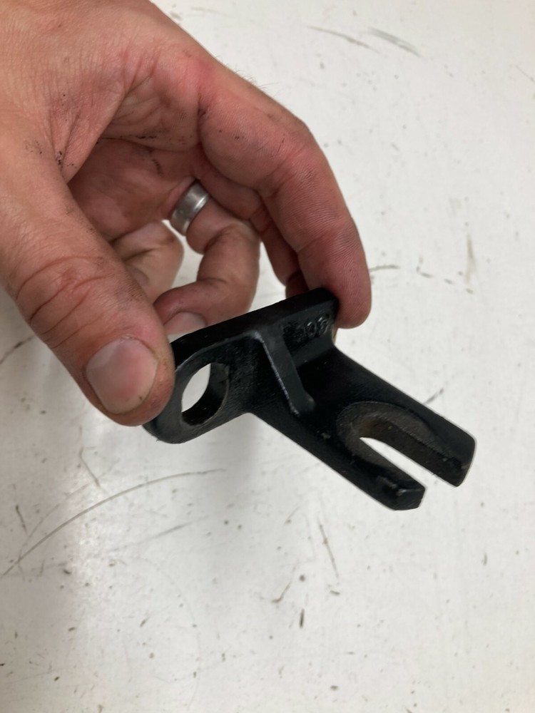 C6a MERCRUISER STARTER MOUNTING BRACKET 87300T