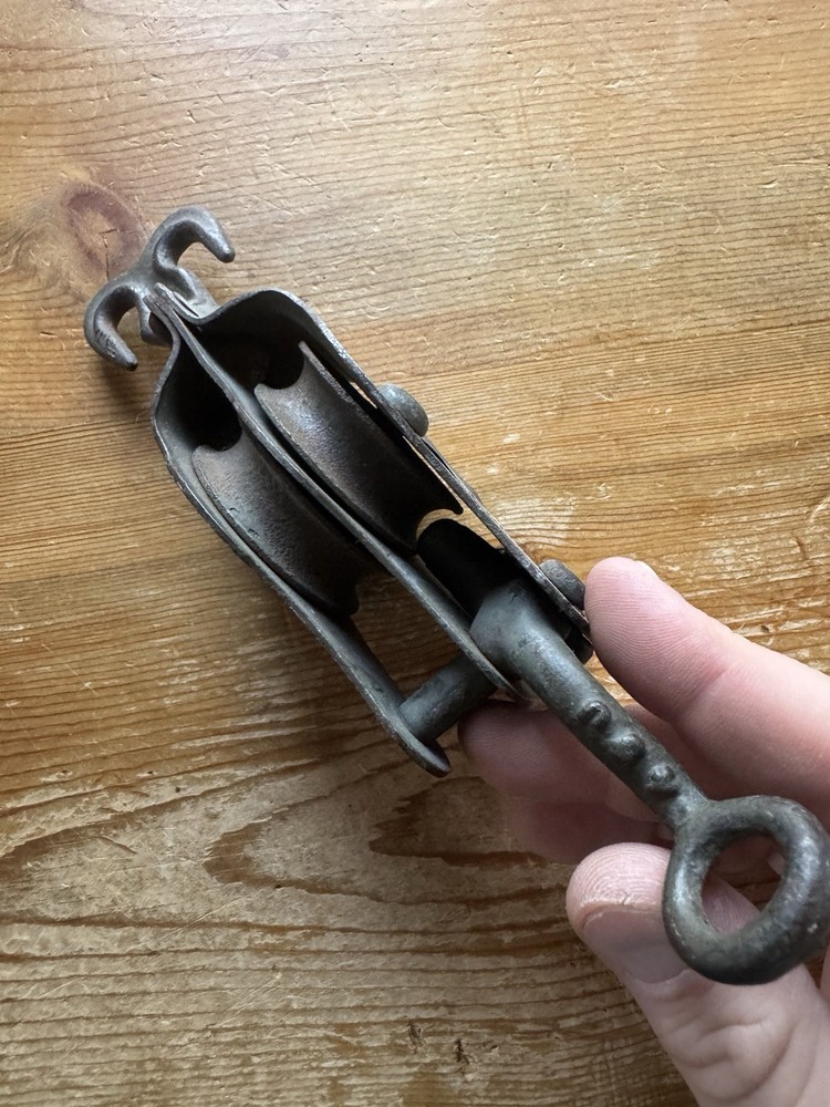 Vntg. Gem Double Pulley w/ Rope Break