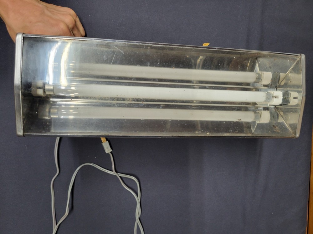 Burgess Safari Light Fluorescent Lantern - light works