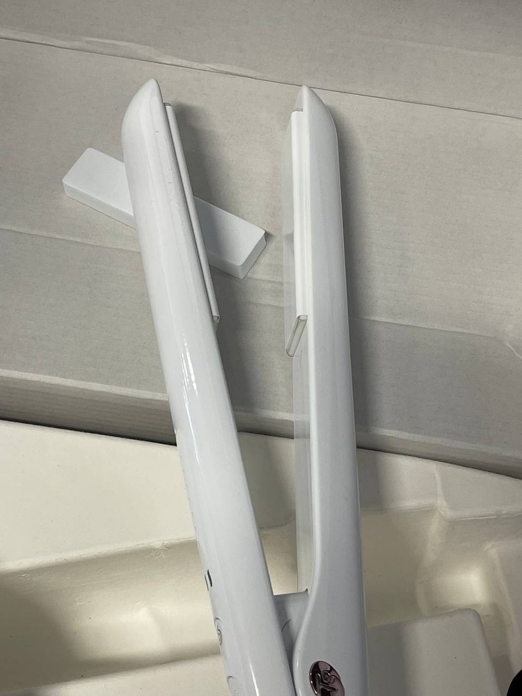 T3 SinglePass StylePlus 1” Algorithmic Straightening & Styling Iron