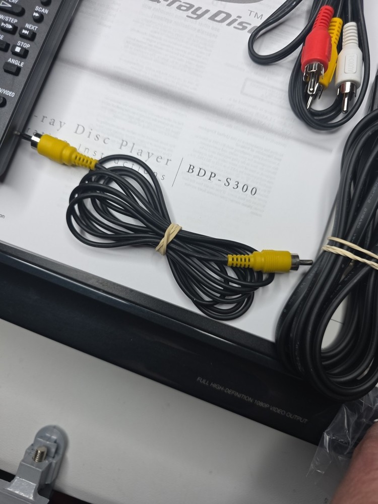 SONY BDP-S300 Blu-Ray Player W/Remote & Cables TESTED & WORKS - READ DESCRIPTION