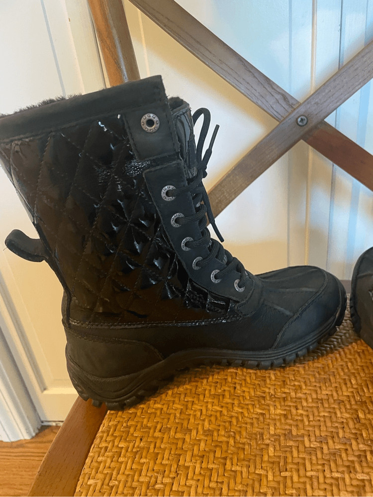 Ugg black patent quilted winter boots size 6