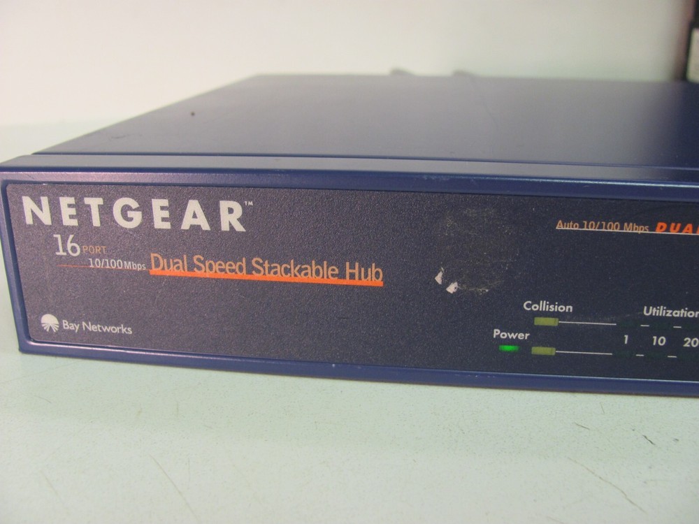 Netgear 16 port Dual Speed Stackable Hub, Model DS516