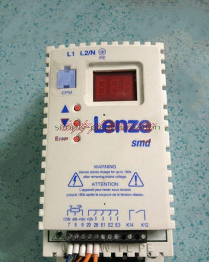 1PCS USED Lenze ESMD251X2SFA Frequency Converter Tested Good