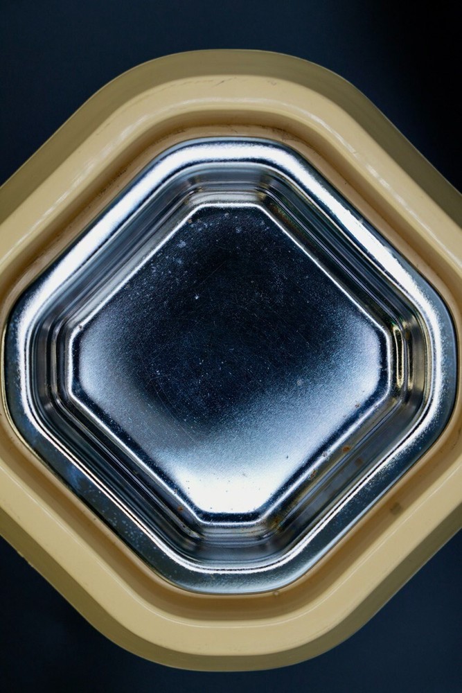 Space age ashtray plastic 1960, Italy