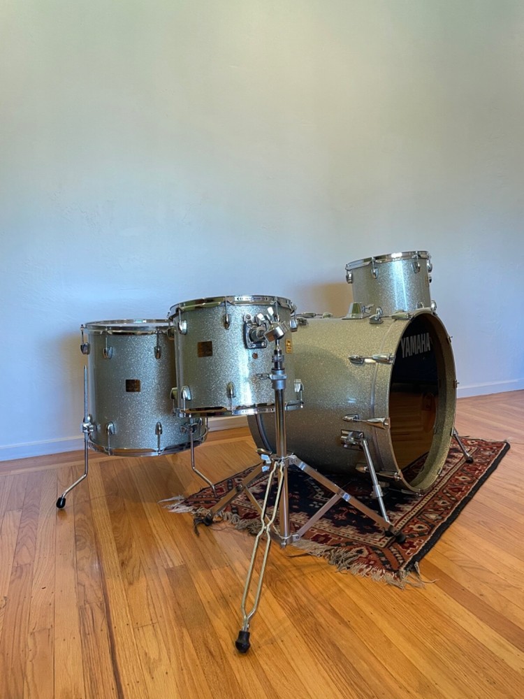 Yamaha Maple Custom Absolute Silver Sparkle Kit