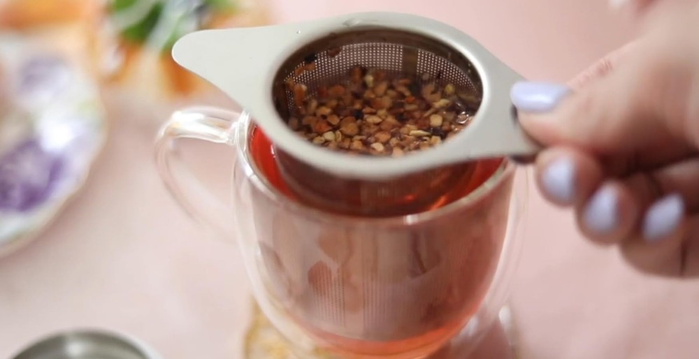 Universal Loose Tea Infuser with Dual-function Lid – Fits Mugs Teapots & More