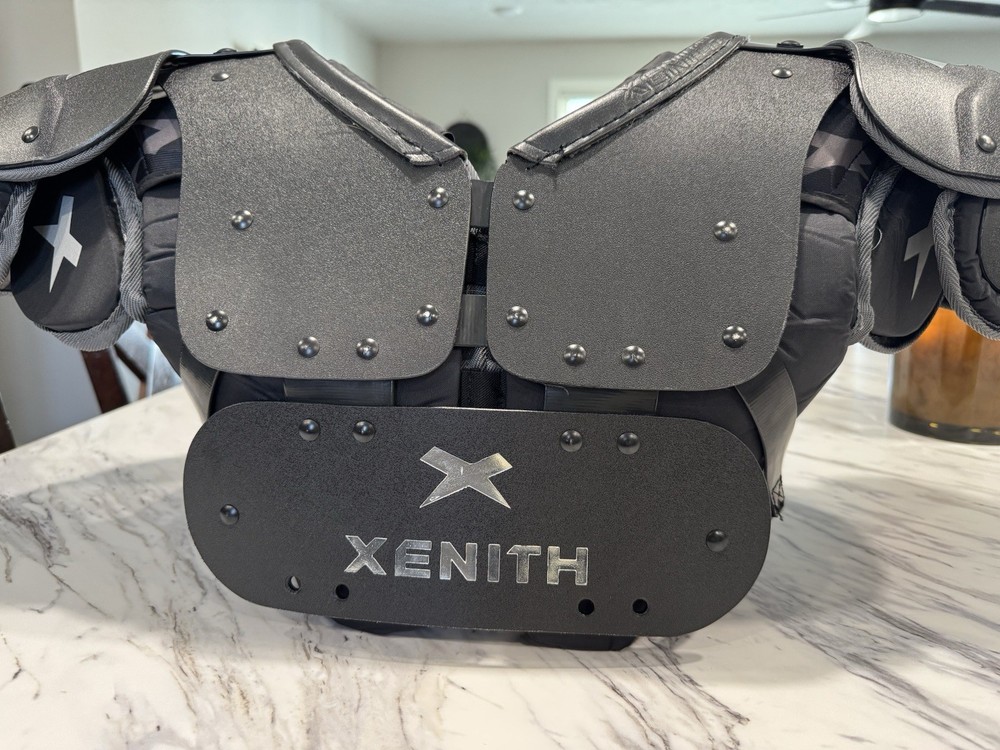 Xénith Pro Skill Black Shoulder Pad Medium