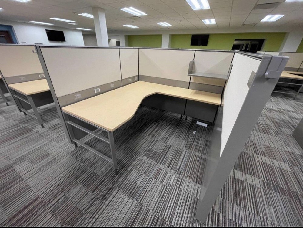 Herman Miller Cubicle 6ft By 6ft L Shape