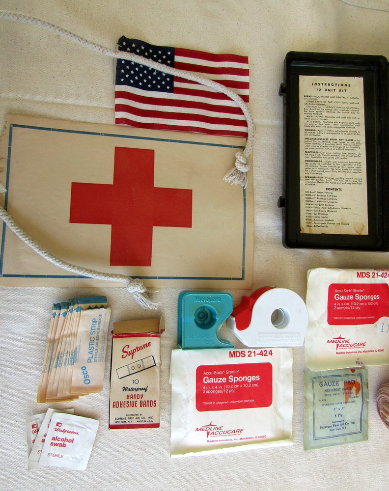 Original WWII US Army First Aid Kit
