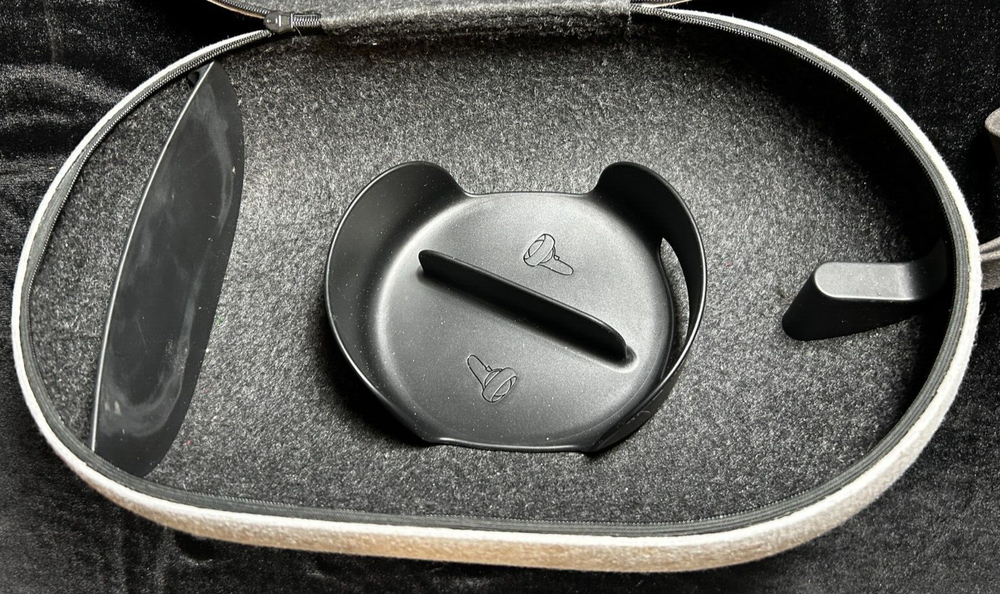 Meta Oculus Quest 2 Carrying Case NICE!!! *