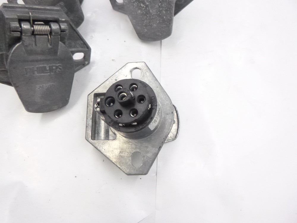 4 Pack Phillips 15-720 7-Way Heavy Duty 2 Hole Wire Insertion Split Pin Socket