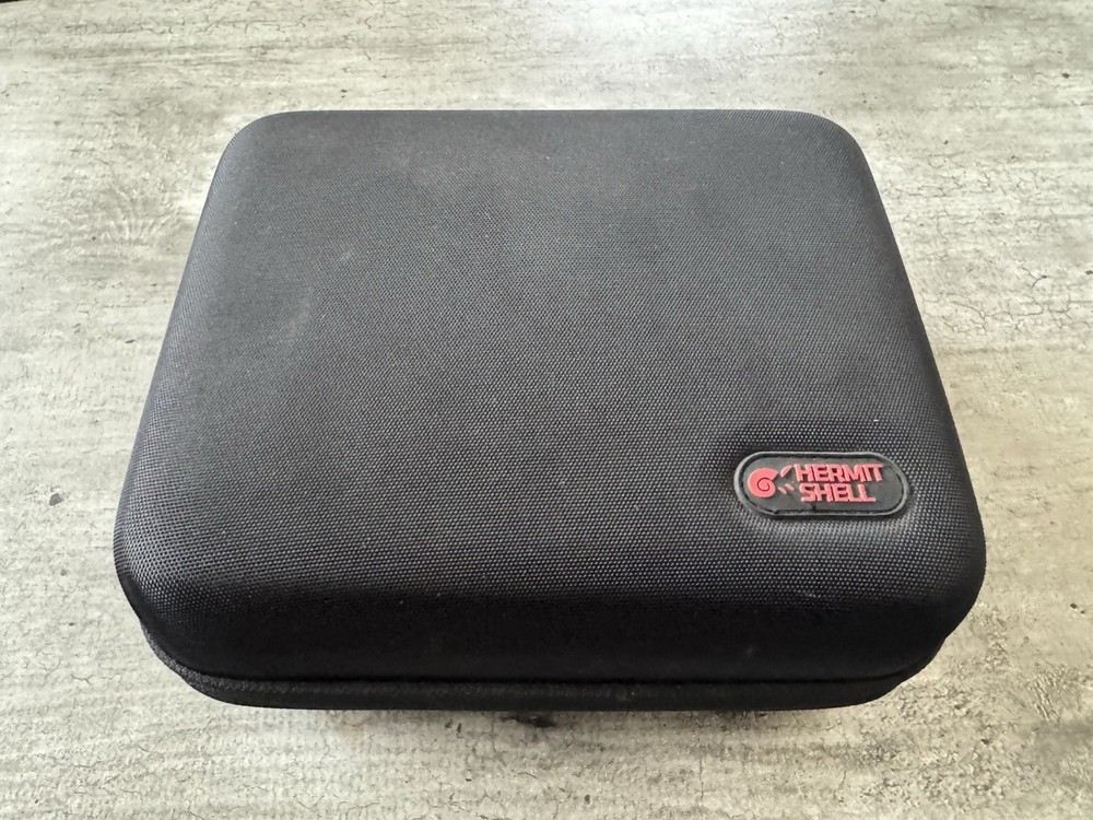 Samsung Gear VR Powered By Oculus, Steelseries Controller, & Hermit Shell Case