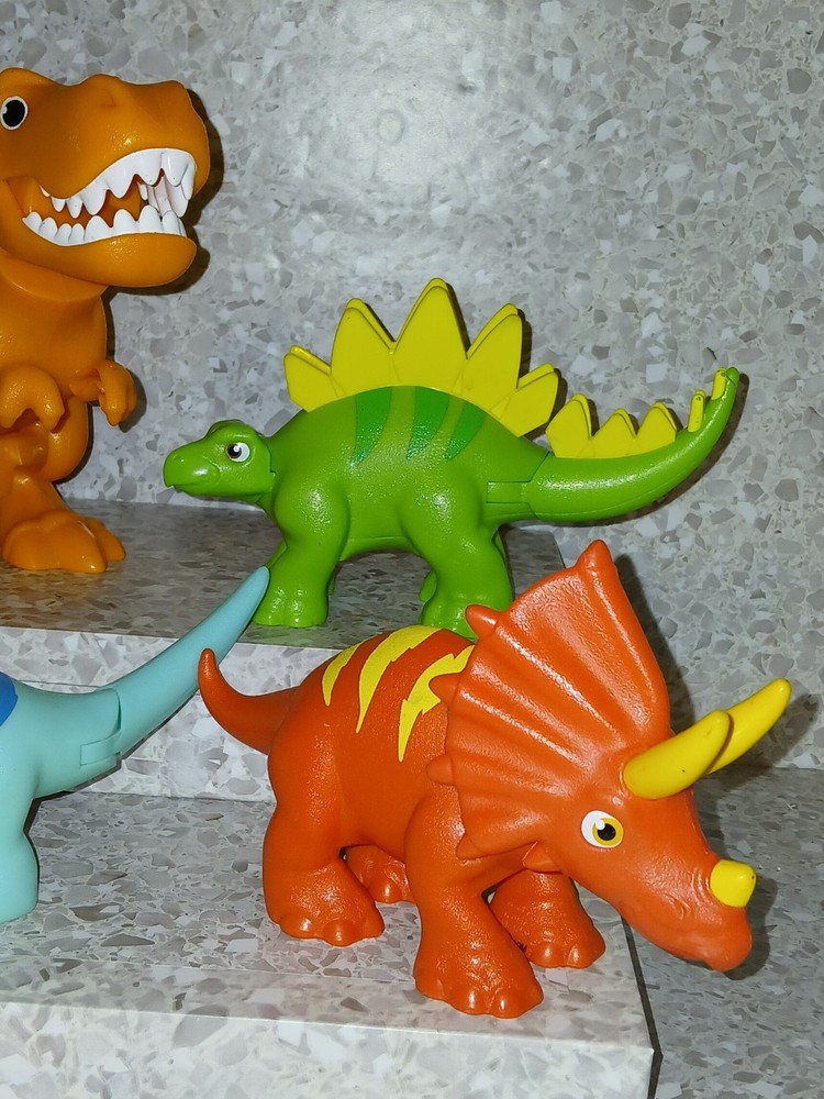 Childs 5 Pc. Plastic Dinosaur Lot
