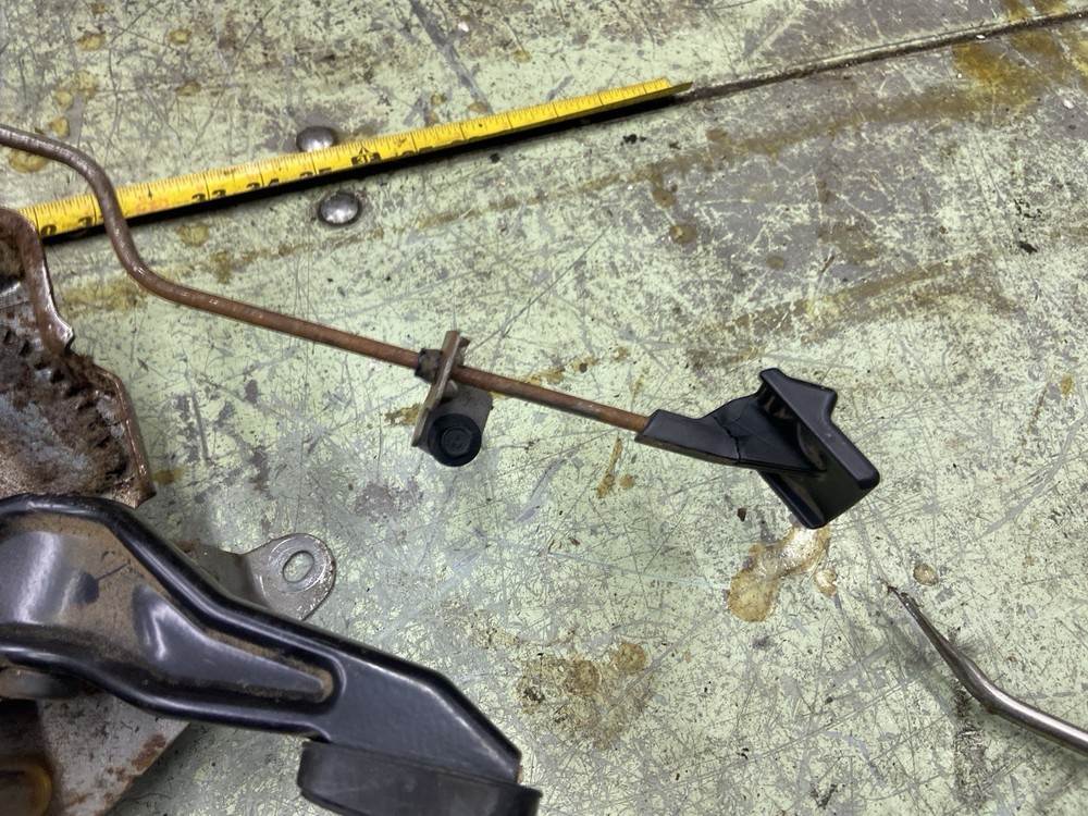 08-12 ESCAPE Park Brake Assembly (release Handle Damaged)