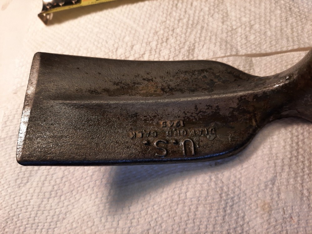 DIAMOND CALK US WW2 pickaxe and ORIGINAL handle 1945 DISPLAY READY!
