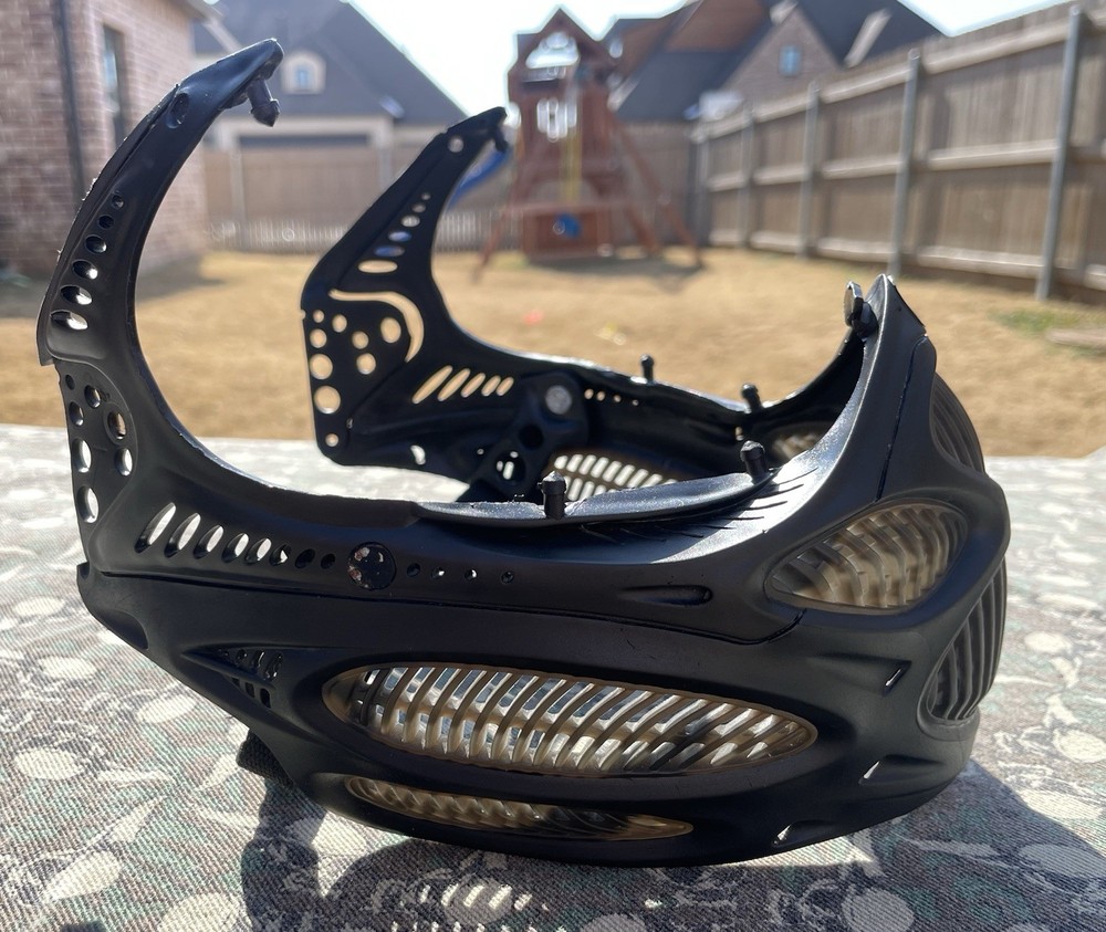 Dye I3 Pro Black Paintball Mask Bottom