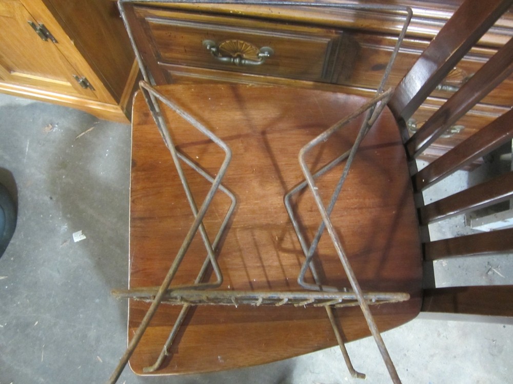 RECORD/MAGAZINE RACK, METAL, UNUSUAL DESIGN