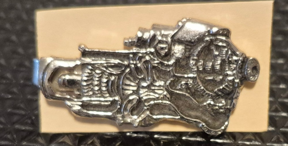 Pratt & Whitney aircraft engine tie clip.