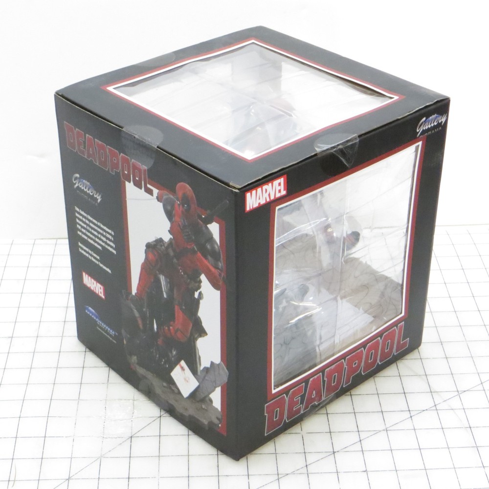 Deadpool Diamond Select Gallery Diorama 9" Figure Walmart Exclusive Version