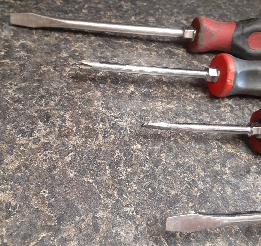 (RI4) Snap-On 4 Piece Screwdriver Set Red Soft Grip Handle