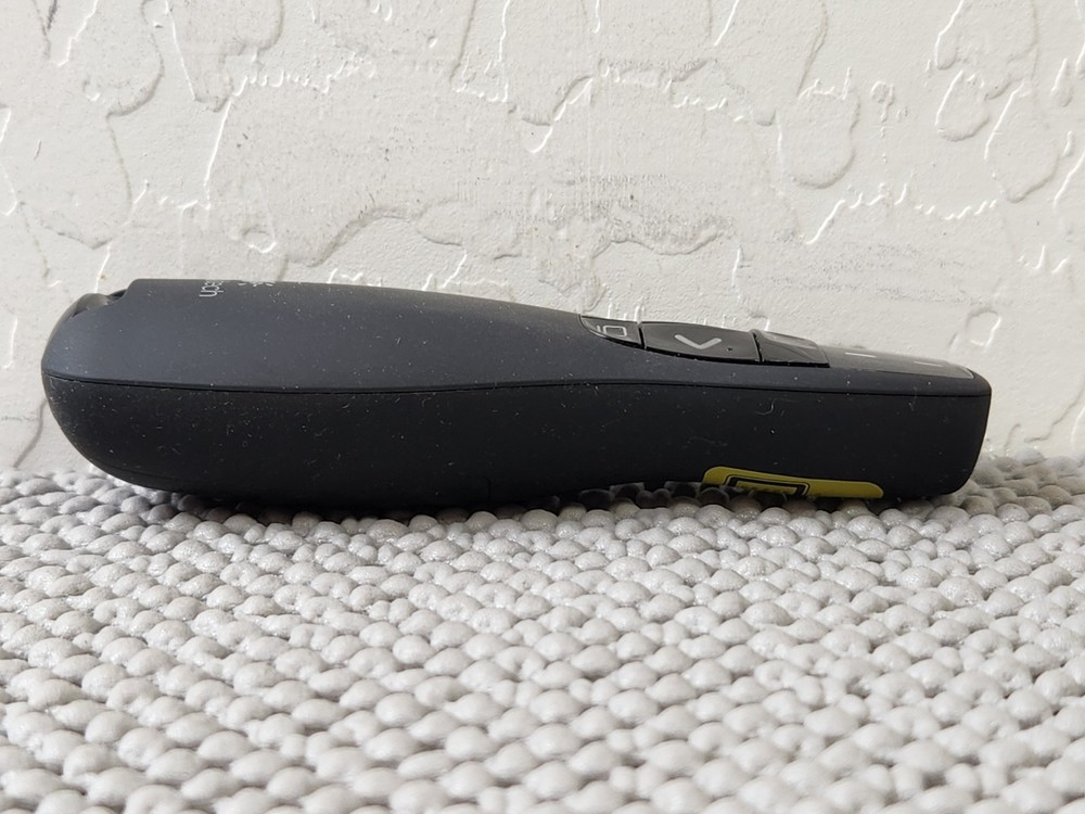 Logitech Wireless Presenter R400 Presentation Wireless with Laser Pointer