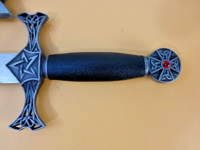 Knotted Celtic Dagger Replica Unsharpened New in Box