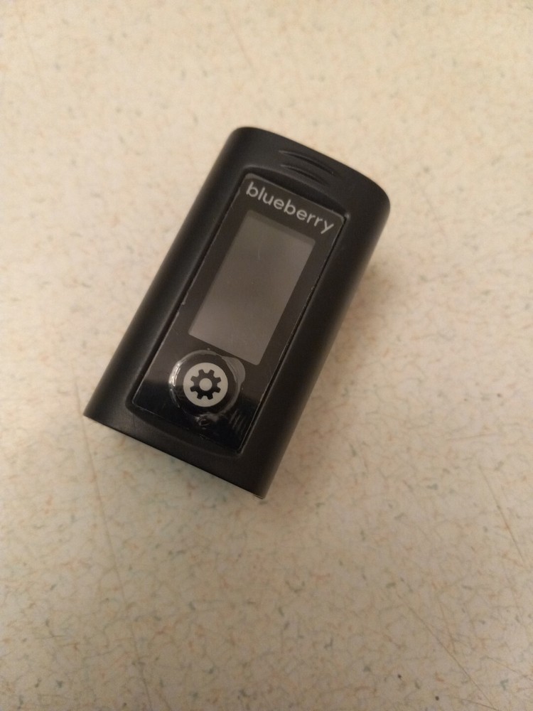 Blueberry PC-60A Fingertip Oximeter Great Working Condition