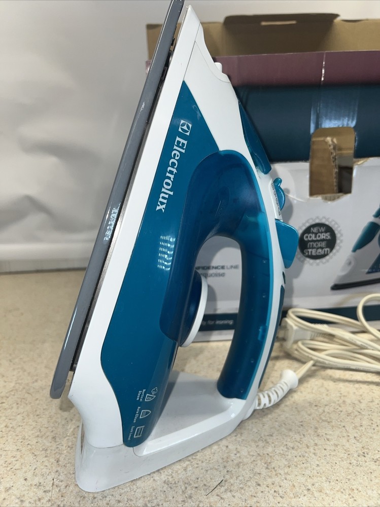 Electrolux Turquoise Steam Clothes Iron w/original Box. TESTED