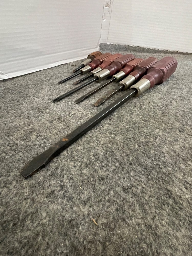 vintage wood handle screwdriver 7pc. (Taiwan)