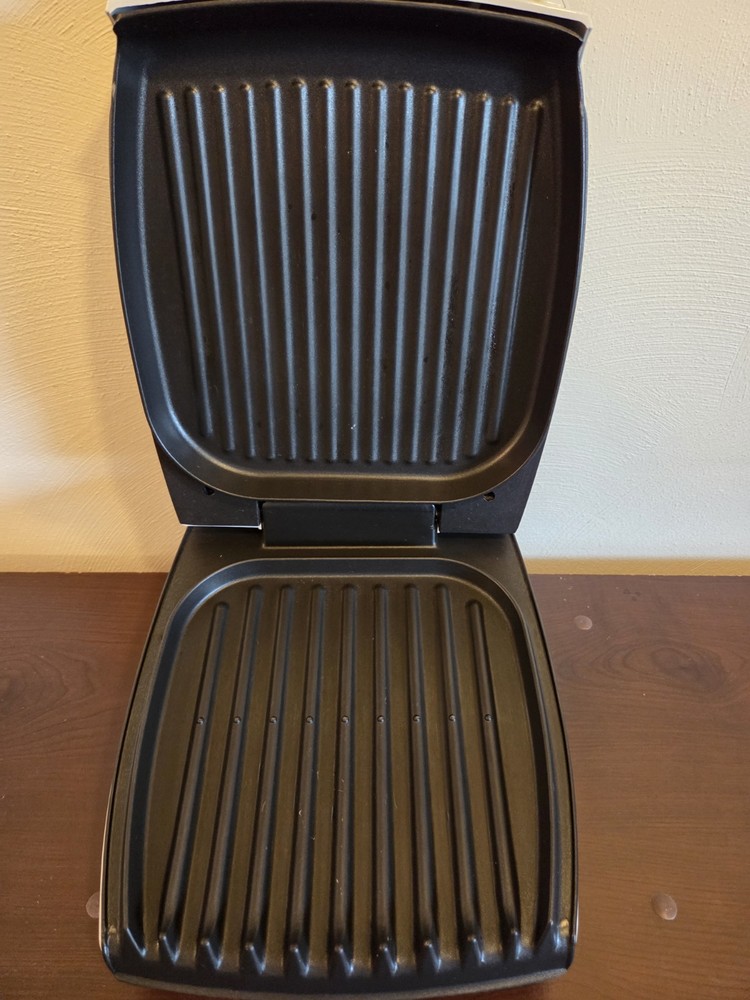 George Foreman Lean Mean Fat Reducing Grilling Machine GR20 BW Clean, Tested!