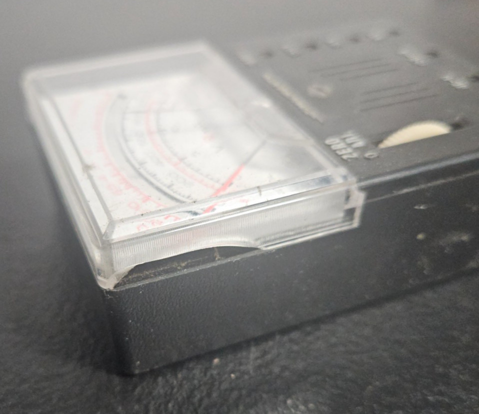 VOLTAGE METER. VINTAGE MICRONTA MADE IN KOREA. UNTESTED