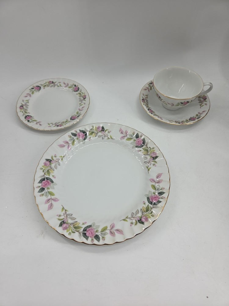 4 Piece Place Setting Island Rose Fine Translucent China Original Boxes