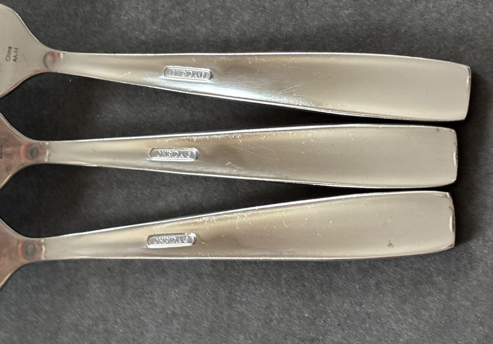 (3) Dinner Forks ONEIDA METRA Stainless Flatware Glossy Plain ~ 7-7/8"