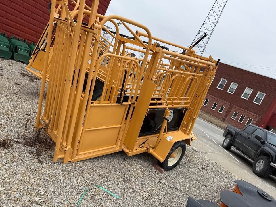 FOR-MOST CATTLE CHUTE PORTABLE 375