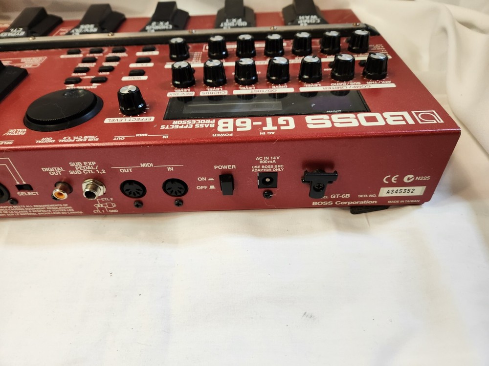 Red BOSS Bass Effects Processor GT-6B Guitar Multi-Effects Processor