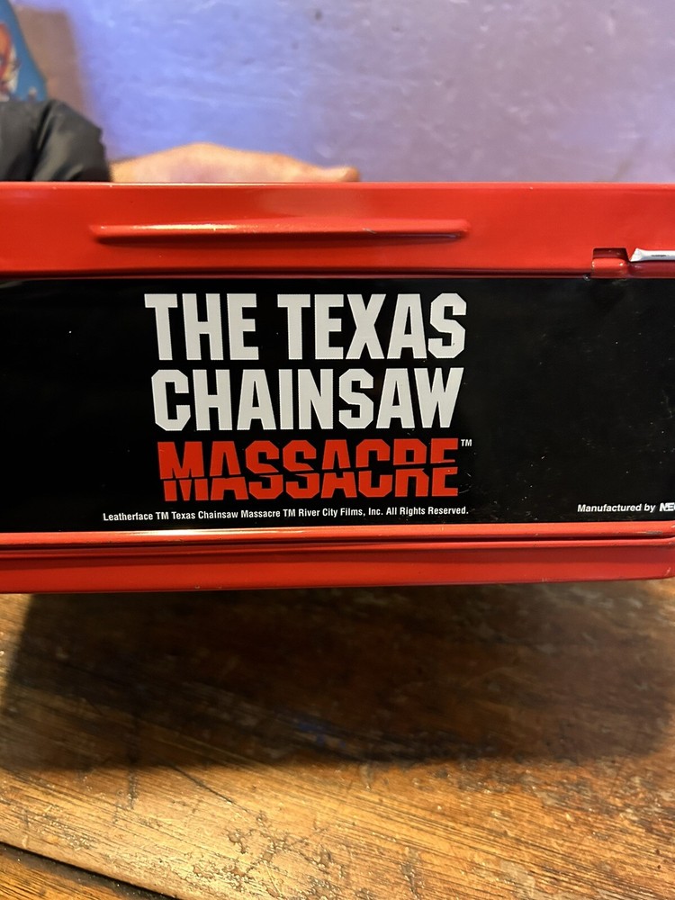 NECA ‘THE TEXAS CHAINSAW MASSACRE LUNCHBOX’ w/ THERMOS!