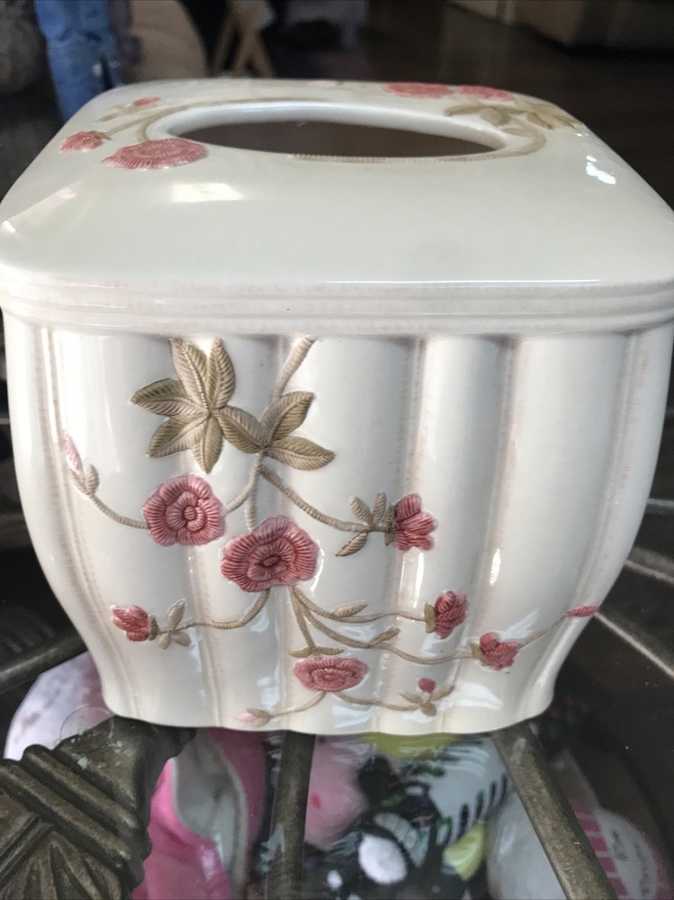Croscill Rose garden Pink / Eggshell Tissue Box Bath Accessories Used
