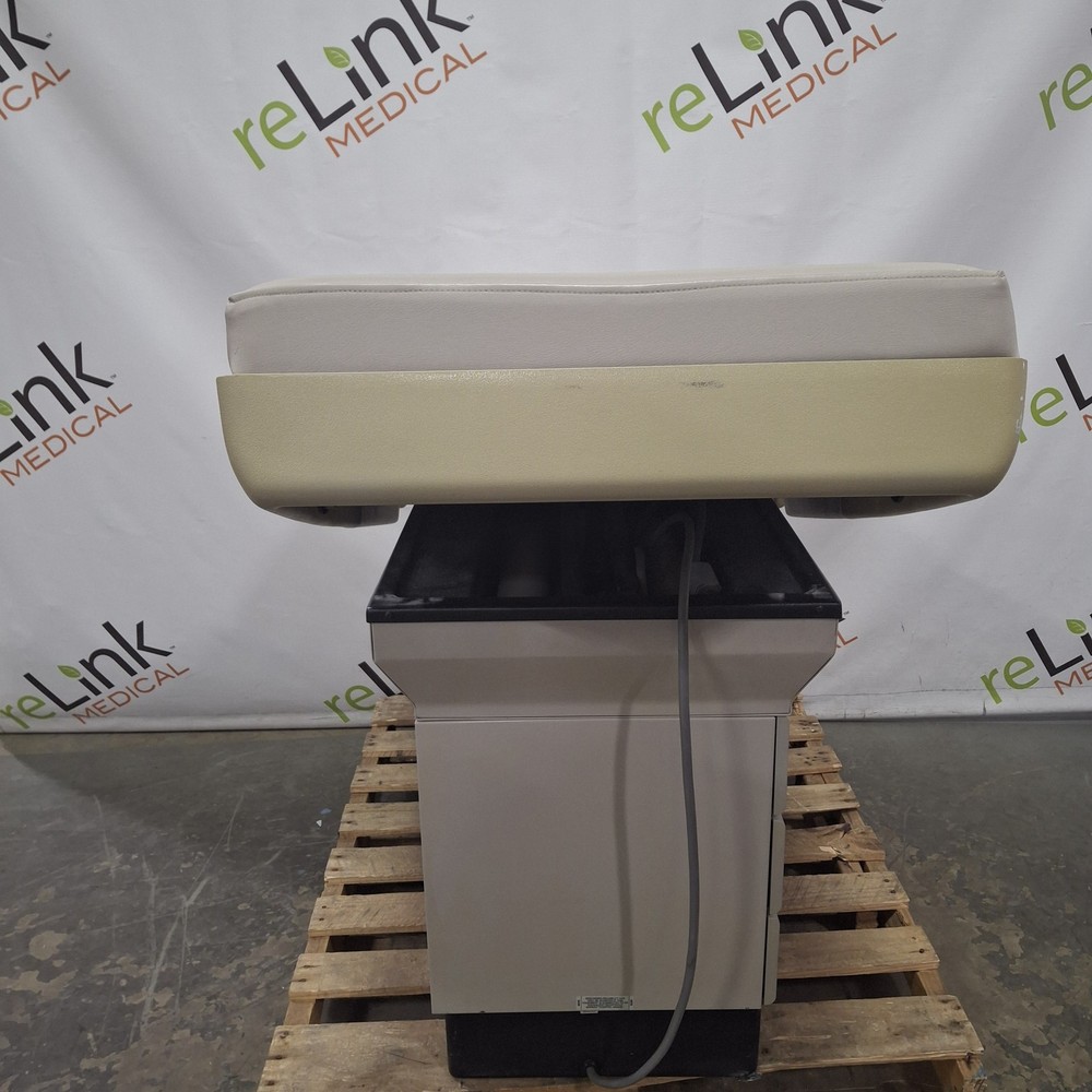 Midmark 404 Exam Table