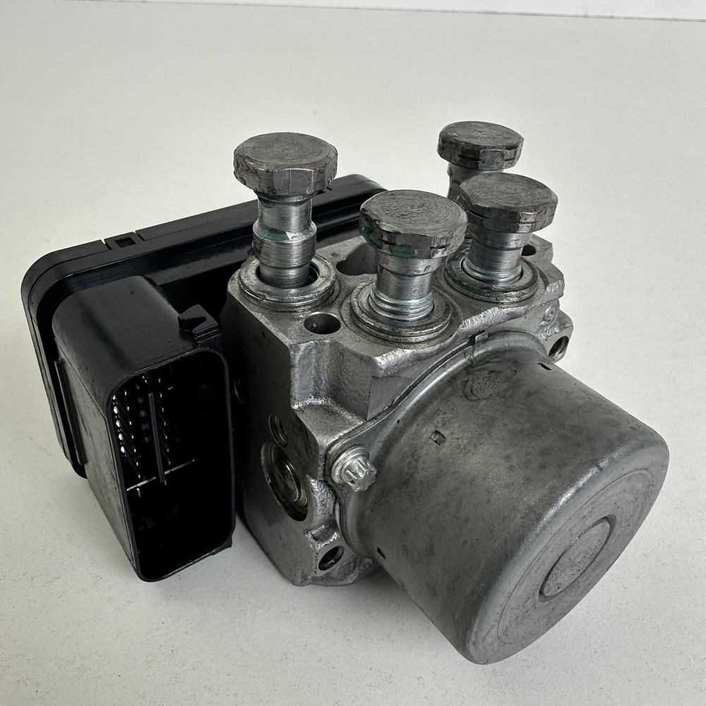 Triumph Trident 660 2022 ABS pump modulator controller block unit T2022849