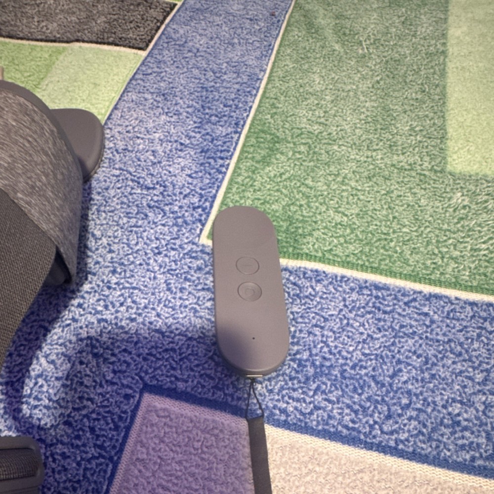 Google Daydream View Gray Smartphone VR Headset with Controller Fabric & Plastic