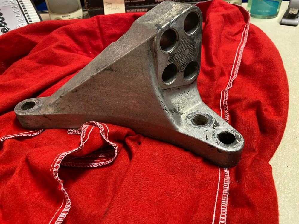 Engine MOTOR MOUNT BRACKET 16296164, Volvo