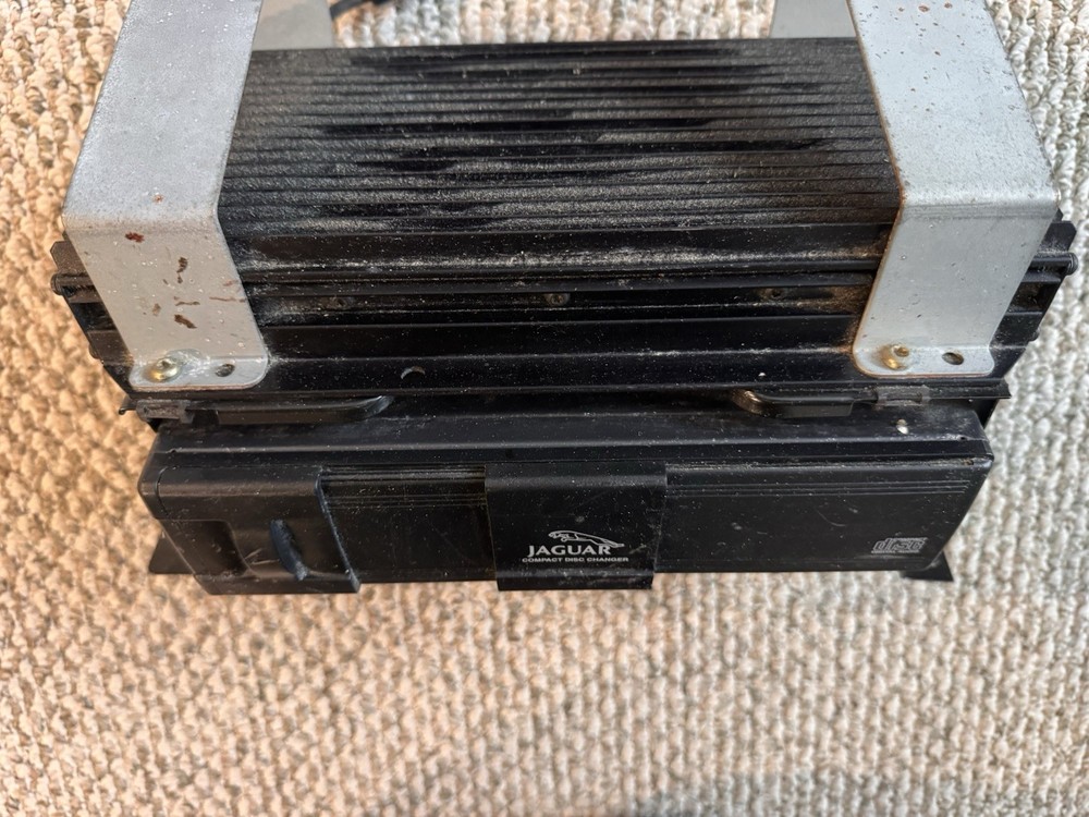 Jaguar X308, XJR 6 Disc CD Changer