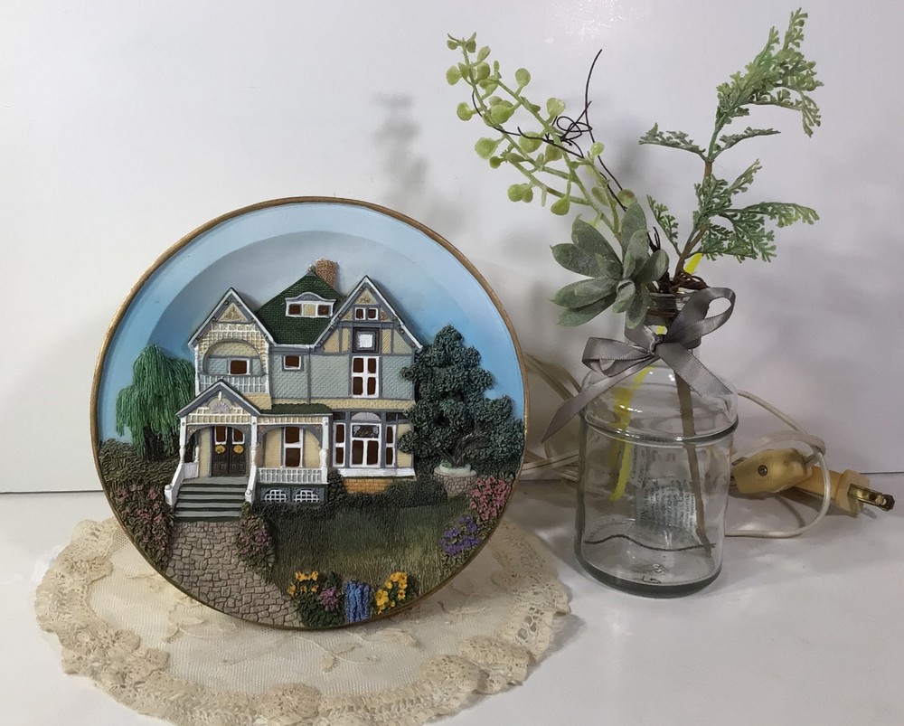 Vintage Illuminated Victorian Cottage House~3D~Lighted Plate/Nite Light/Table