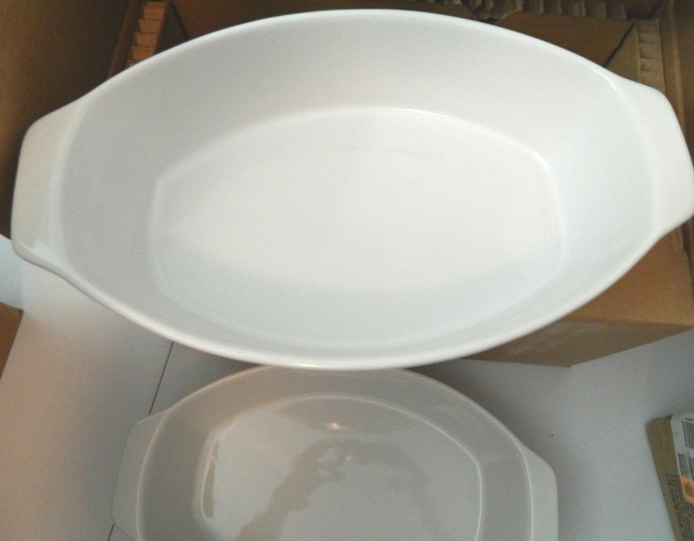 Threshold Stoneware Baking Dish 2.5 qt Oval Dishwasher/Microwave Safe