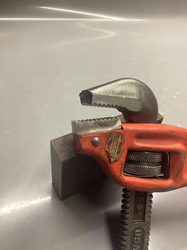 Ridgid Tools 18” Heavy Duty 90° Offset Pipe Wrench NOTE Hook Jaw Has Chipped End