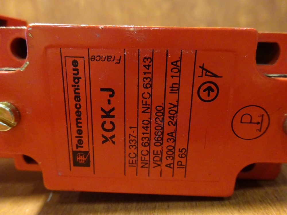 Telemecanique XC3K-J safety limit switch