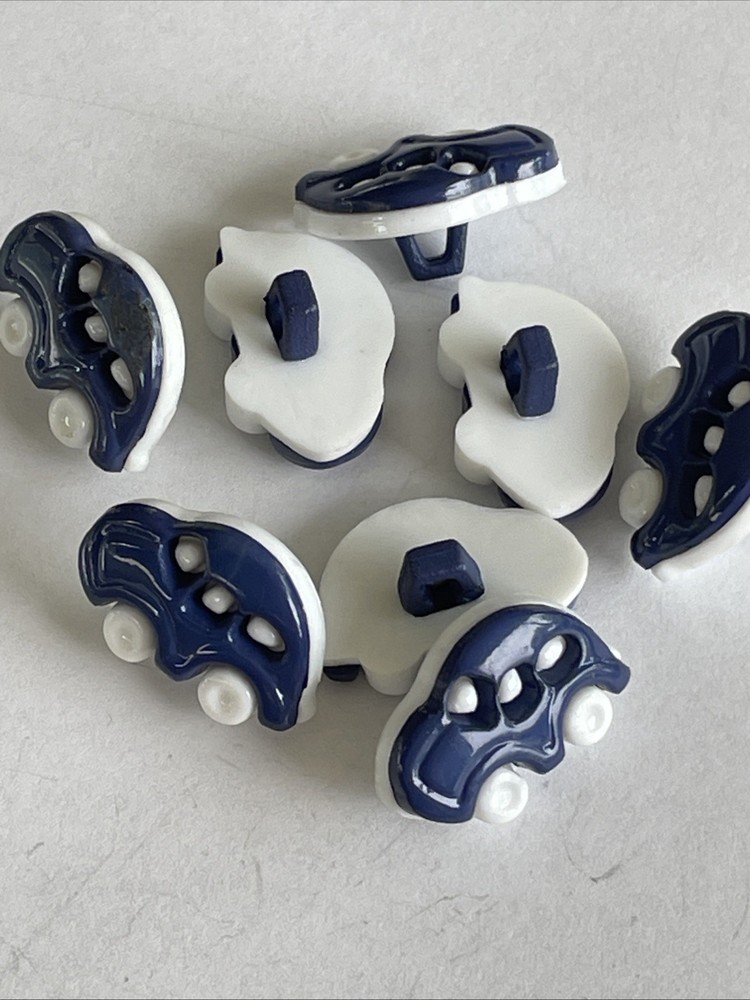 1 Blue & White Car Plastic Snap Together Buttons 3/4”