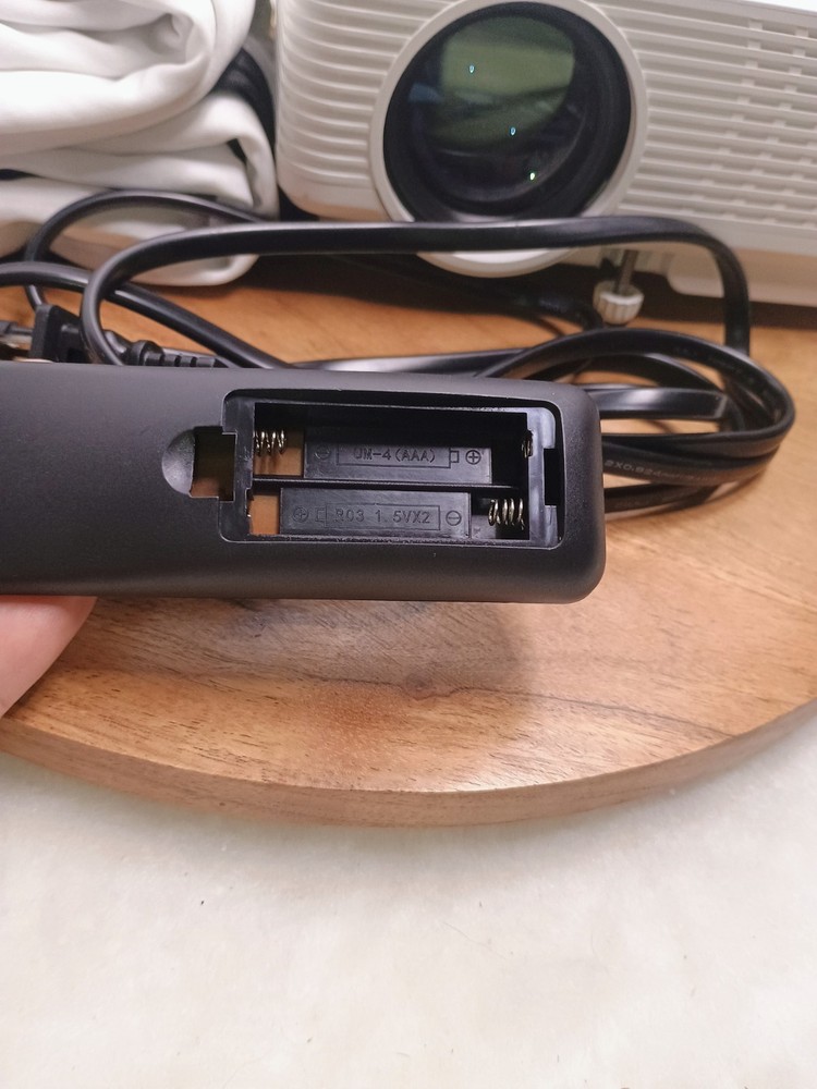 MVV Mini Projector 200 ANSI Lumens MV-08